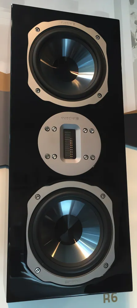 High End 2017 - quadral Aurum 9 & Phase, les on-wall