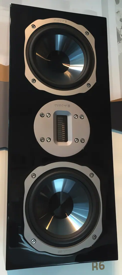 High End 2017 - quadral Aurum 9 & Phase, les on-wall