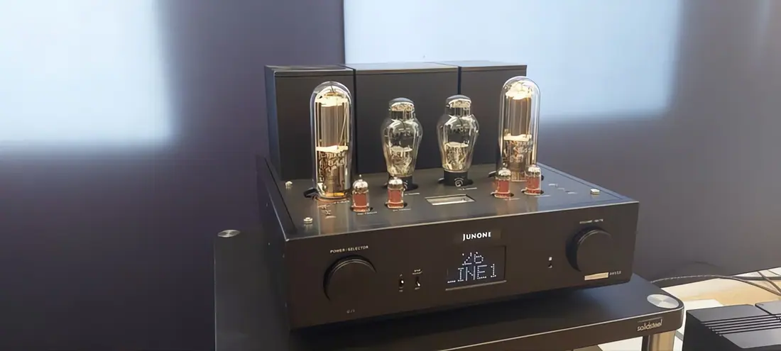 Triode JUNONE 845 SE — vue rapprochée avec tubes 845 et affichage numérique
