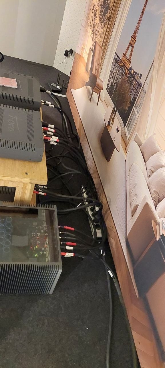Câbles O2A connectés à un système d'écoute