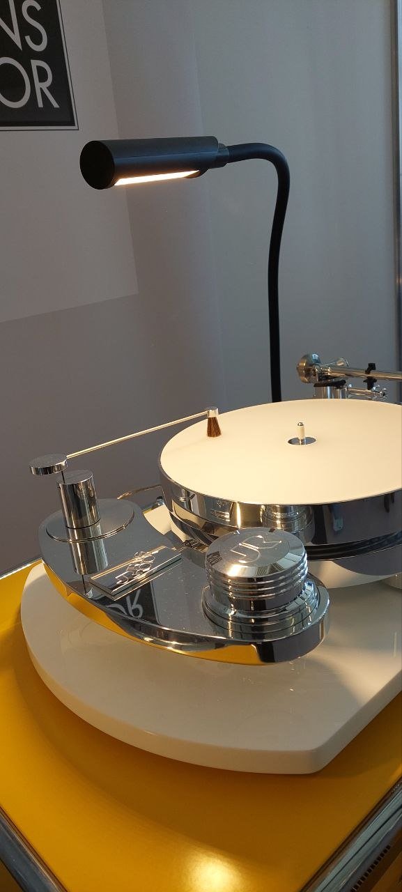 Transrotor Scala — vue latérale avec éclairage d'ambiance